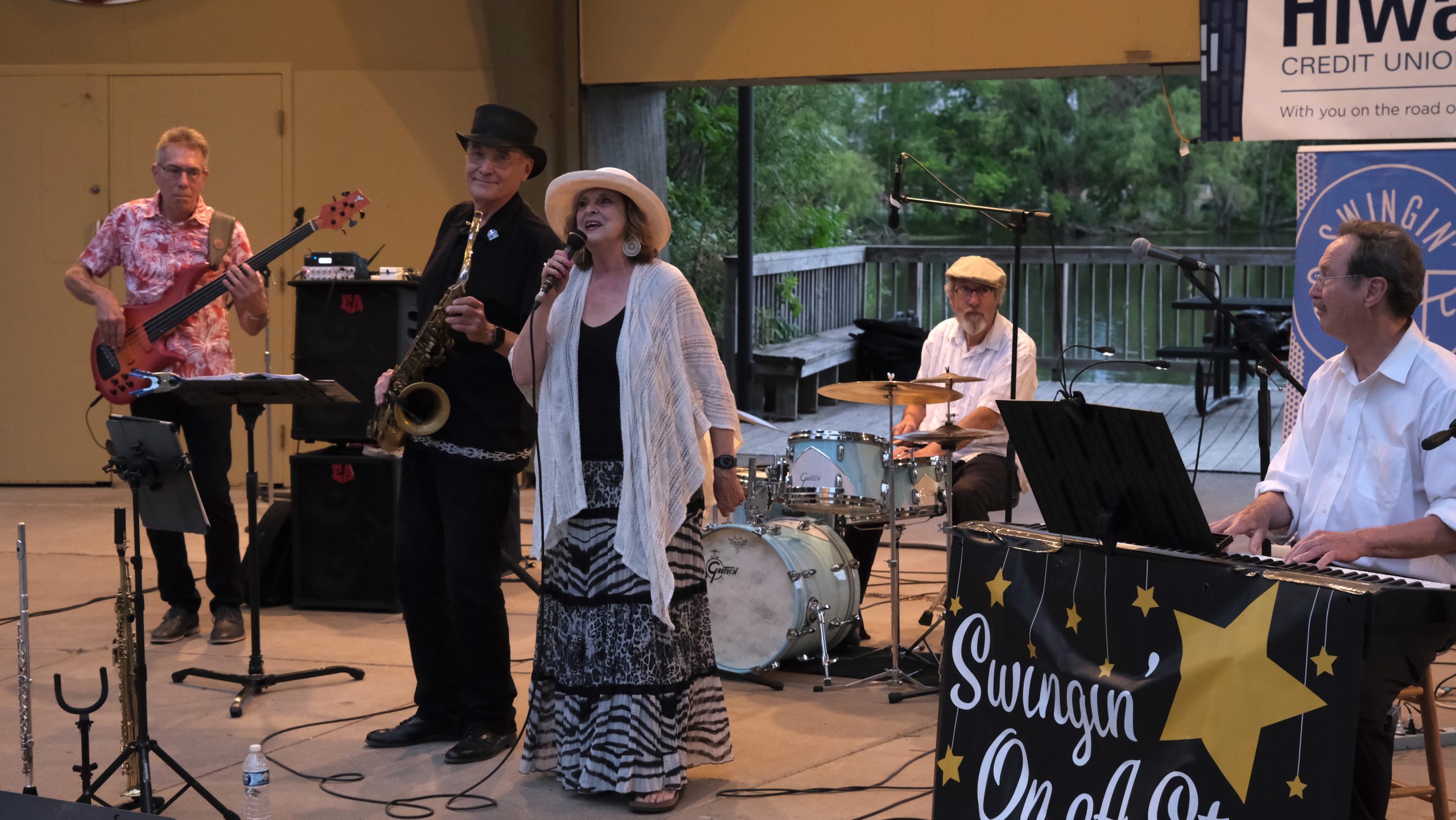 Band At The Rog (1)
